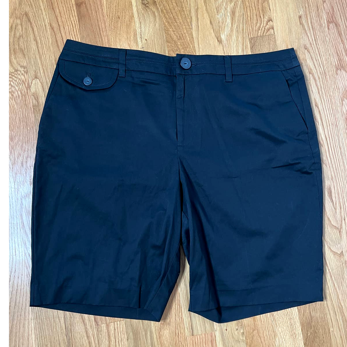 Ann Taylor Loft 14 Bermuda Shorts Mid Rise Front Flap Buttoned Pocket Black